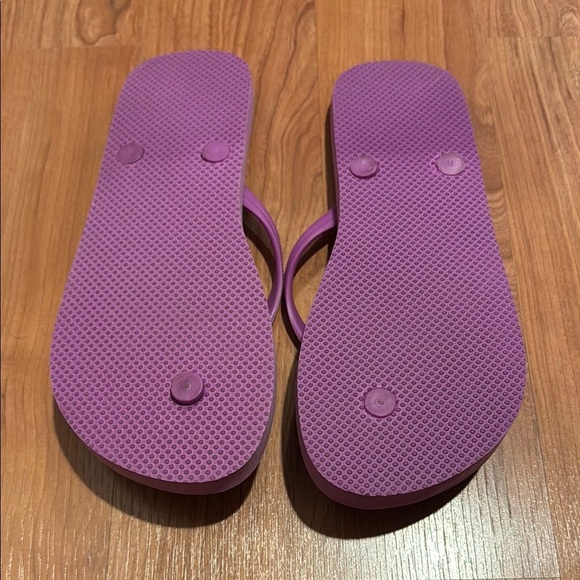 Old Navy Purple Sandals with Textured Sole - Picture 2 of 2
